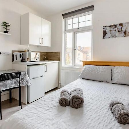 Double Room Edmonton Green, London N9 Esterno foto