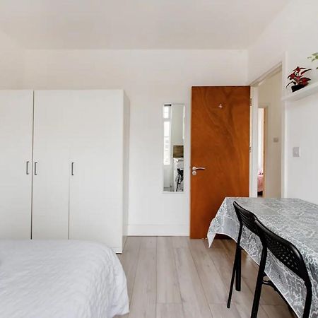 Double Room Edmonton Green, London N9 Esterno foto