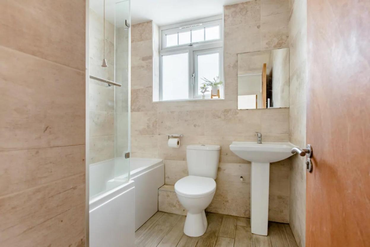 Double Room Edmonton Green, London N9 Esterno foto