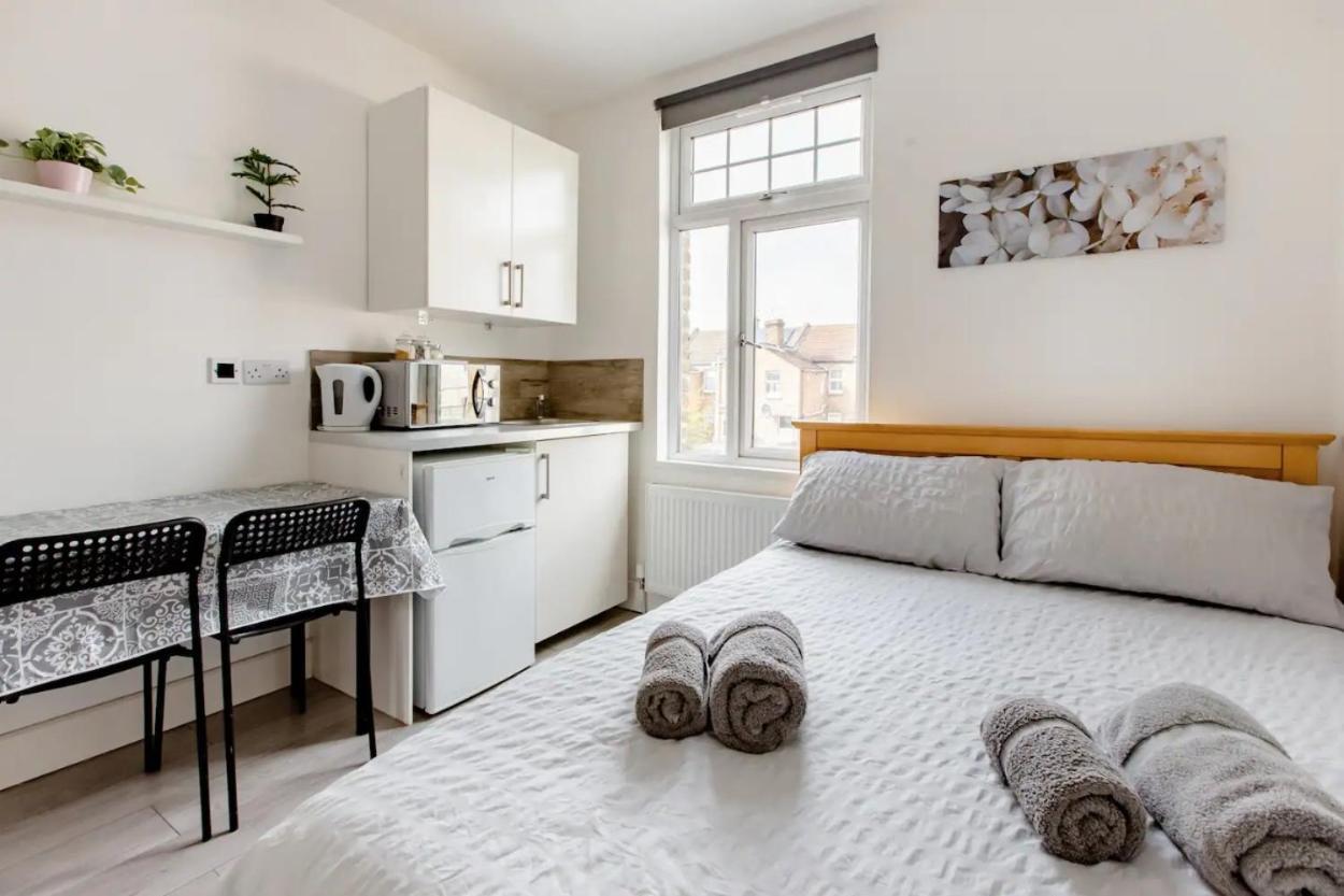 Double Room Edmonton Green, London N9 Esterno foto