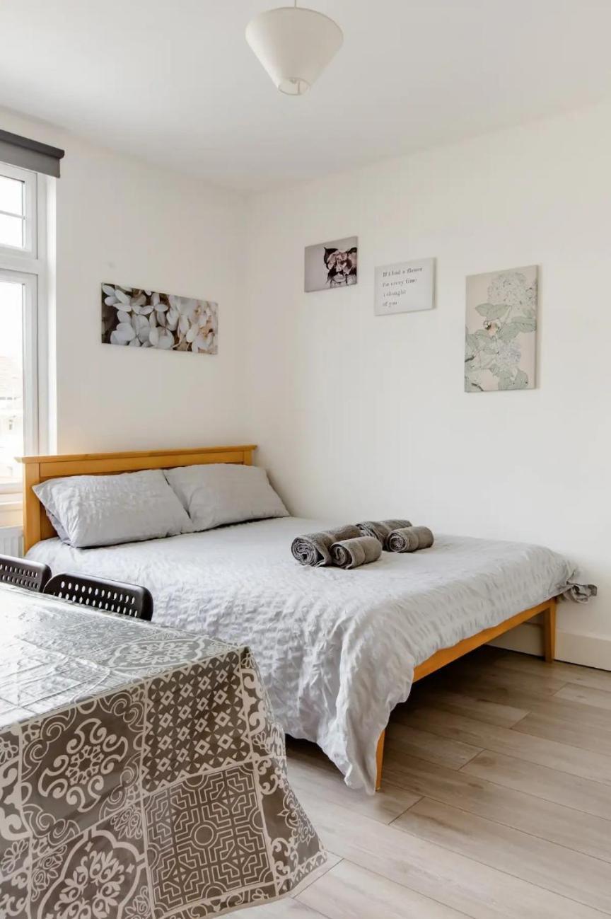 Double Room Edmonton Green, London N9 Esterno foto
