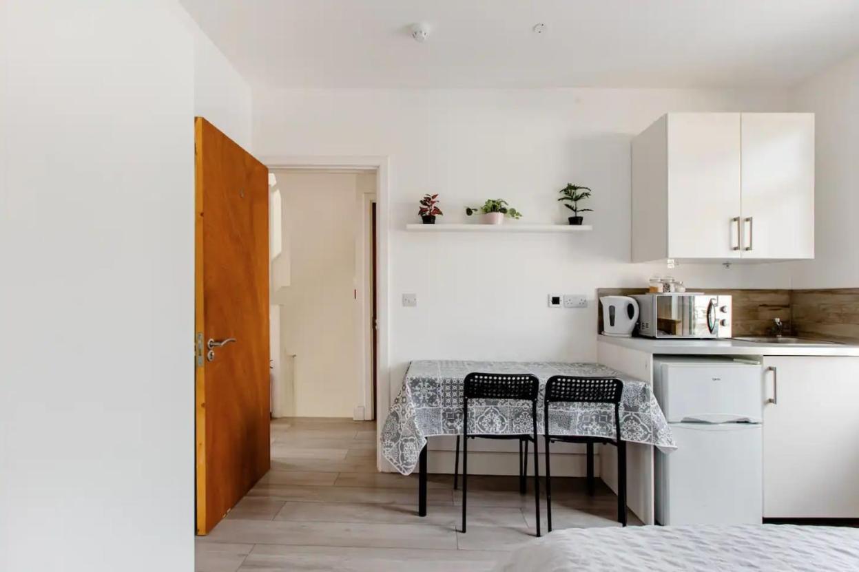 Double Room Edmonton Green, London N9 Esterno foto