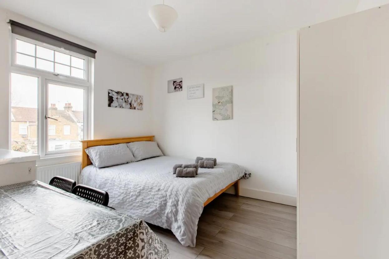 Double Room Edmonton Green, London N9 Esterno foto