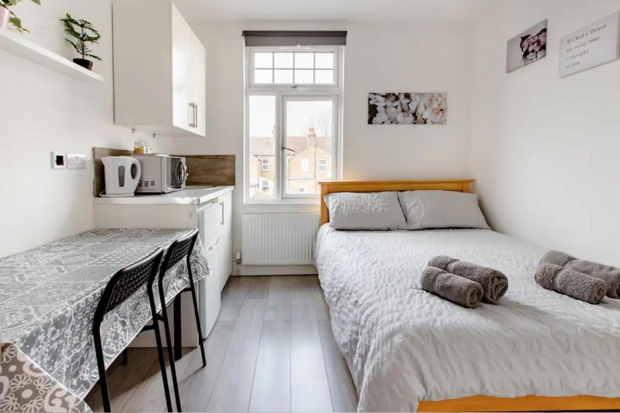 Double Room Edmonton Green, London N9 Esterno foto