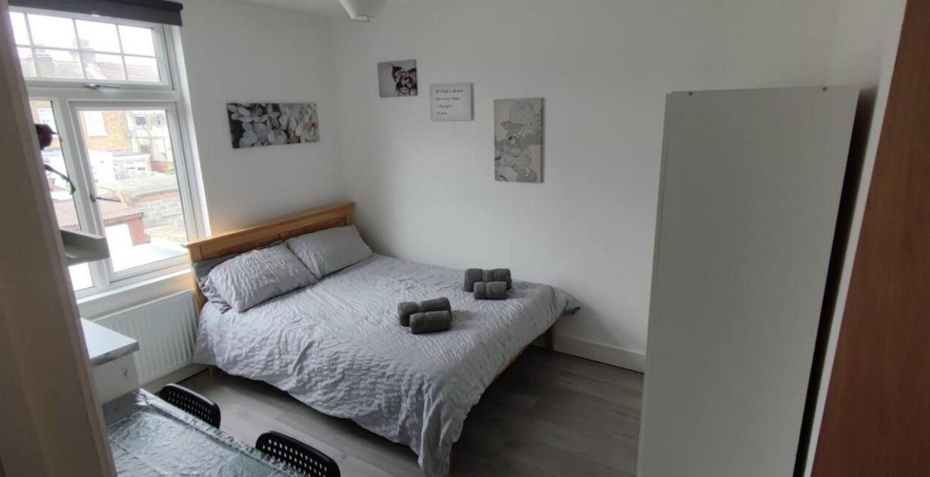 Double Room Edmonton Green, London N9 Esterno foto